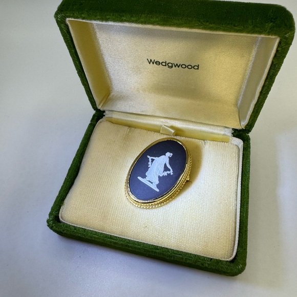 VERY RARE Black bassalt Wedgwood cameo gold filled pin brooch pin pendant - Picture 8 of 11